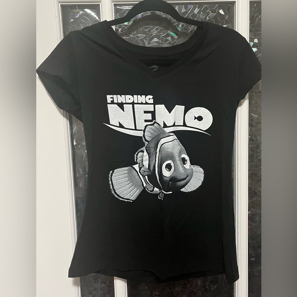 NWOT Disney Finding Nemo black graphic tee Size L